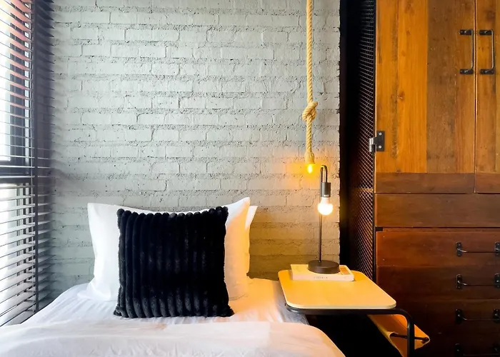 Near Bts L Workspace And Kitchen - Pool And Gym L Sontana Apartment