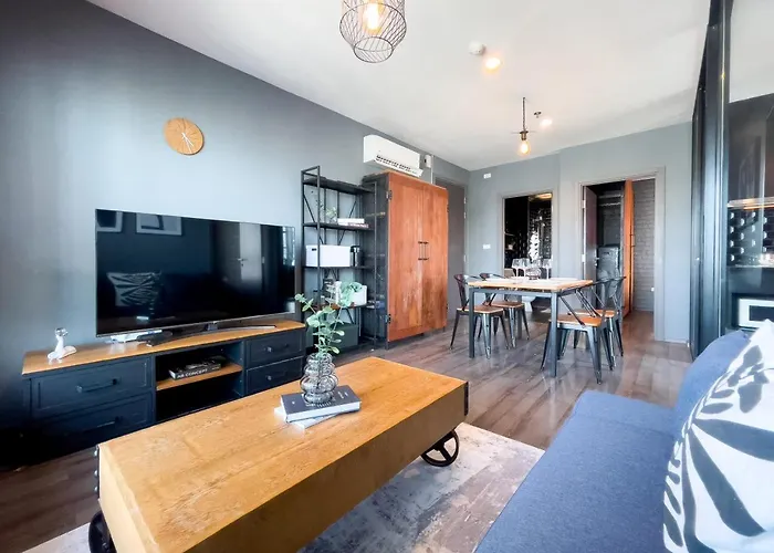Near Bts L Workspace And Kitchen - Pool And Gym L Sontana Apartment Bangkok