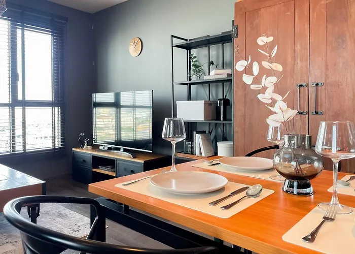 Near Bts L Workspace And Kitchen - Pool And Gym L Sontana Apartment Bangkok